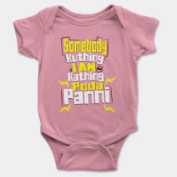 Somebody Kuthing Iam Kathing Short Sleeve Baby Onesie in Pink Color